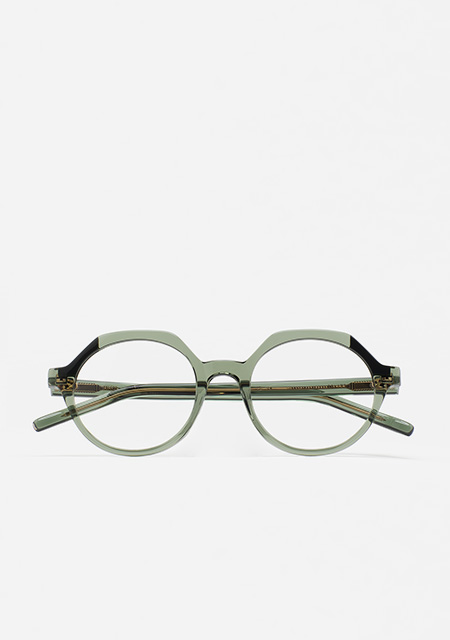 Eyeglasses woman
